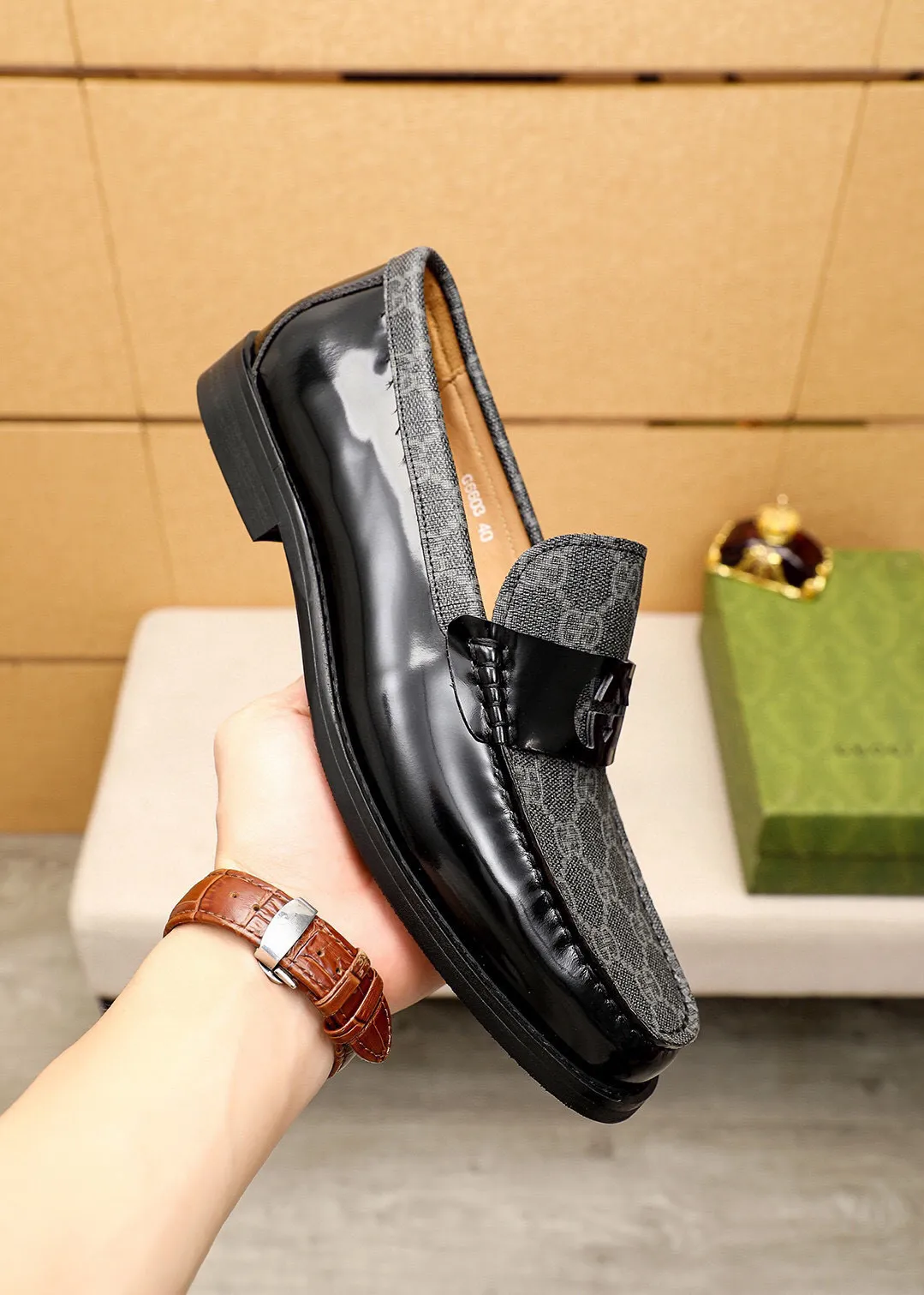 Men's shoes 💰480 💐 Product trademark: GUCCI "Gucci" casual leather shoes Regular size: 38-44 (45🉑️customized) Product materials: Selected imported first-layer open-edge beaded cowhide leather upper + luxury hardware buckle, imported water-dyed cowhide leather lining. Strong three-dimensional visual effect, combined outsole Color: 3⃣️colors available